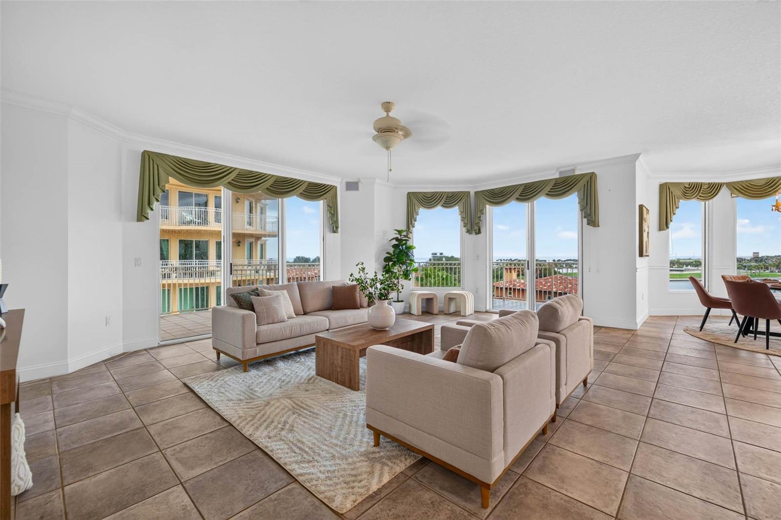 555 5TH AVENUE NE 521