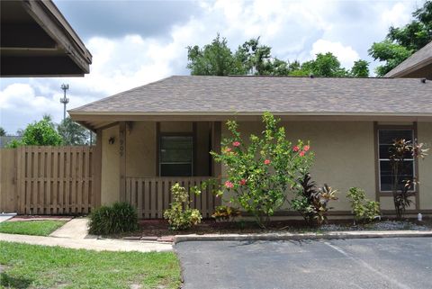 Photo of 909 Buck Court, Brandon, FL 33511 (MLS # TB8417172)