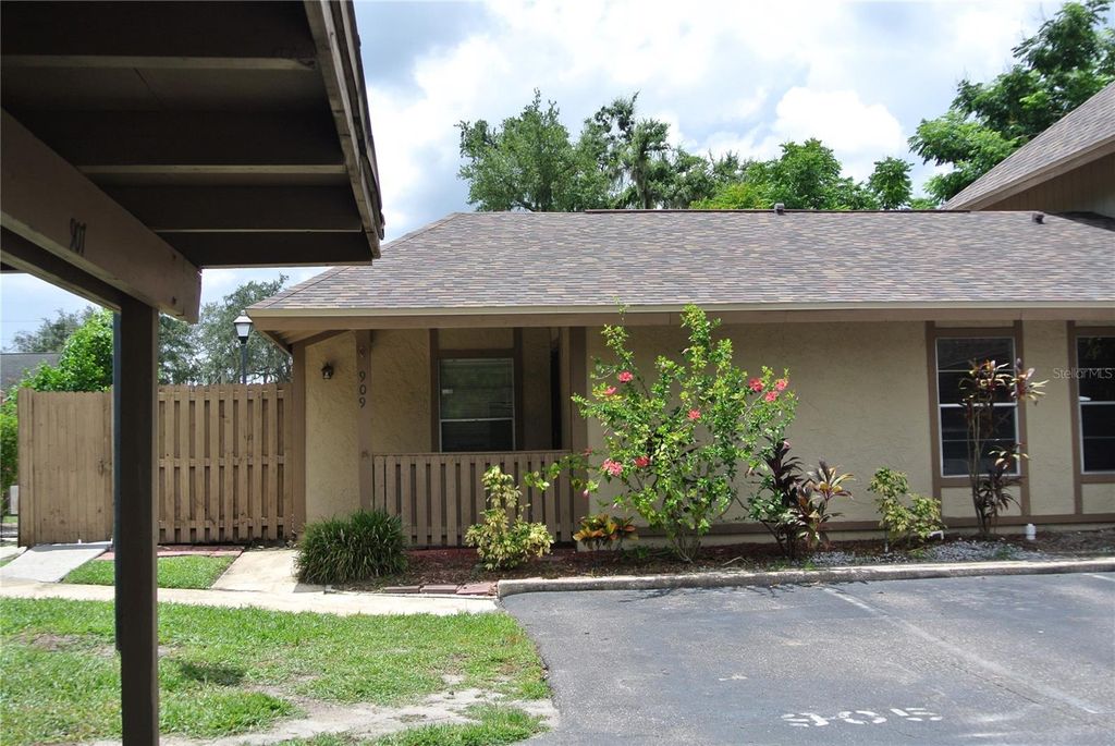 Photo of 909 Buck Court, Brandon, FL 33511 (MLS # TB8417172)