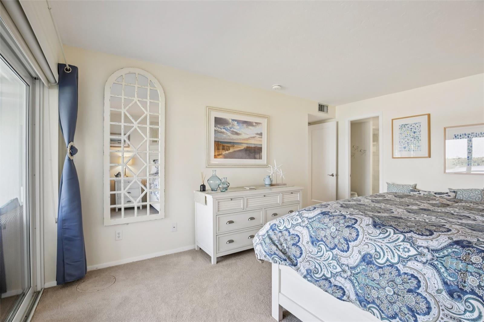 LONGBOAT HARBOUR - Residential