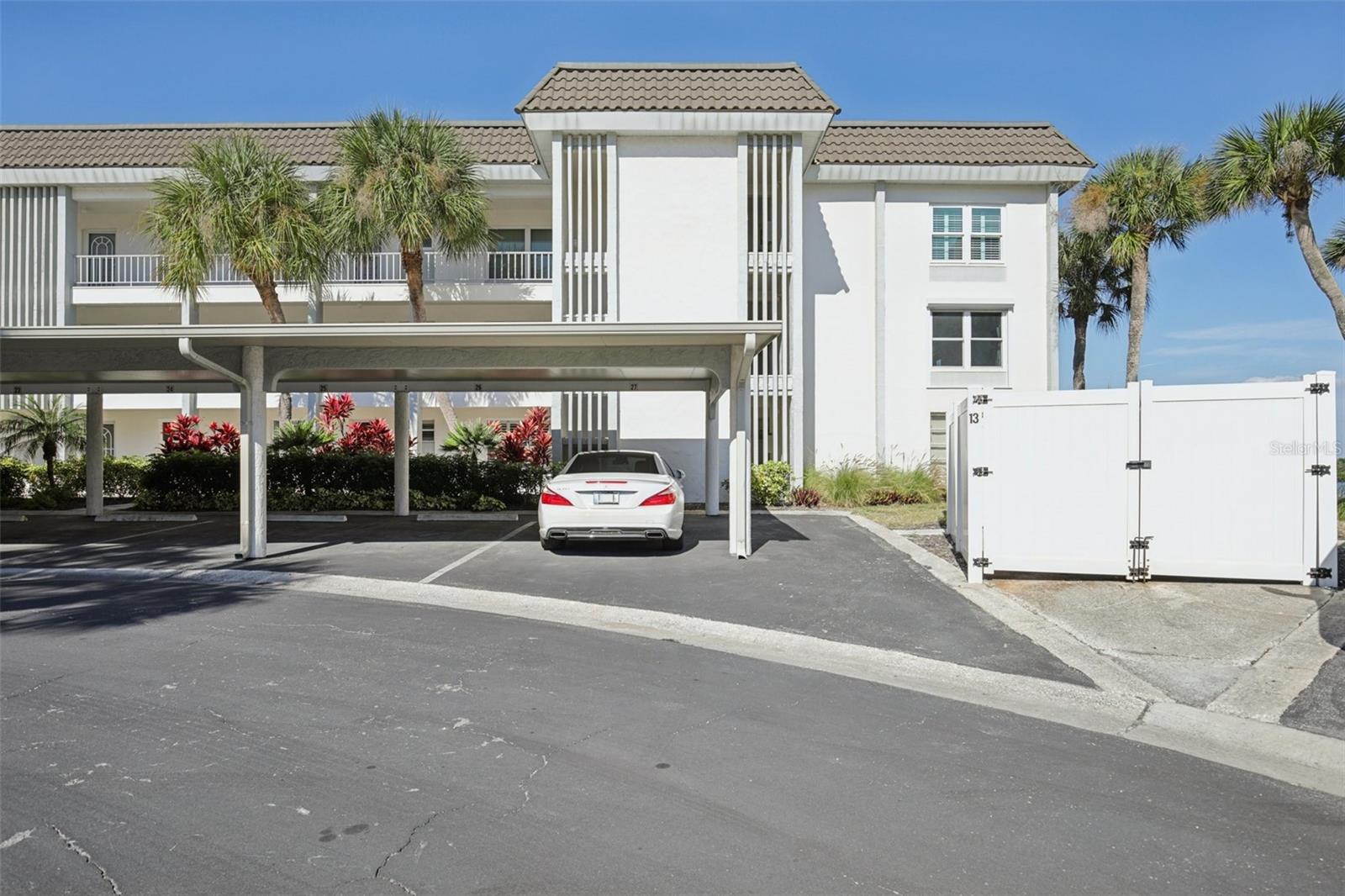 LONGBOAT HARBOUR - Residential