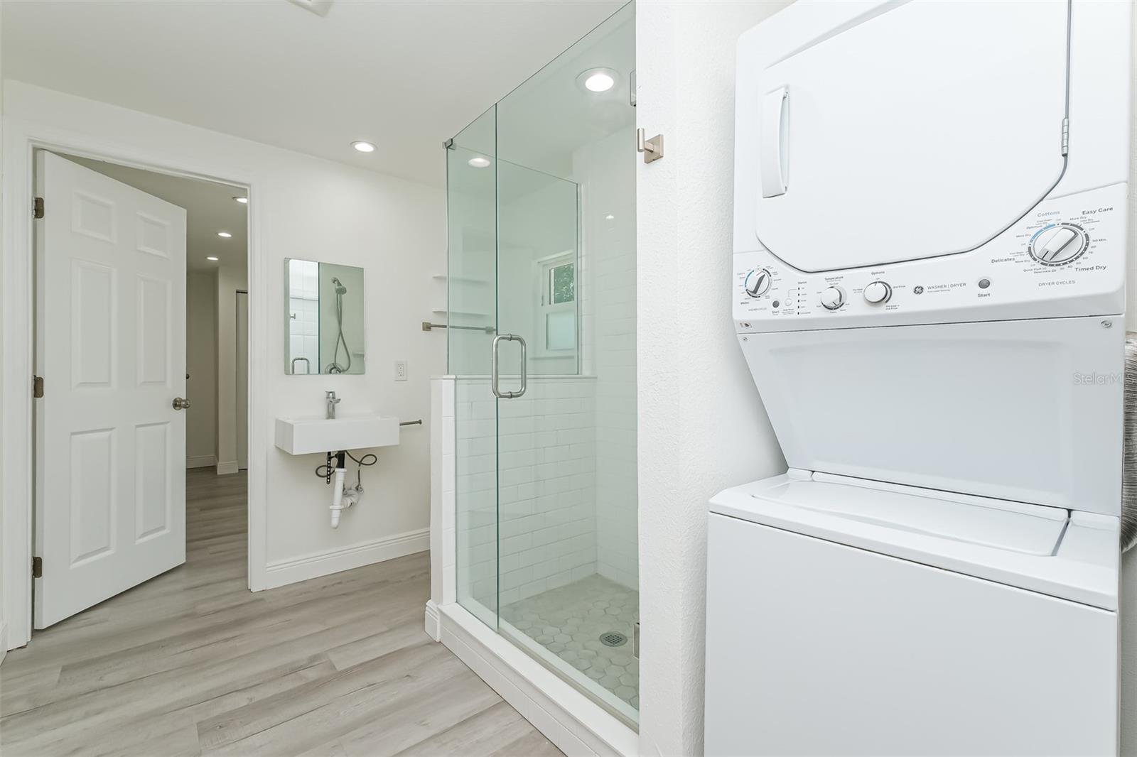 SOUTH SHADOW LAWN - Residential