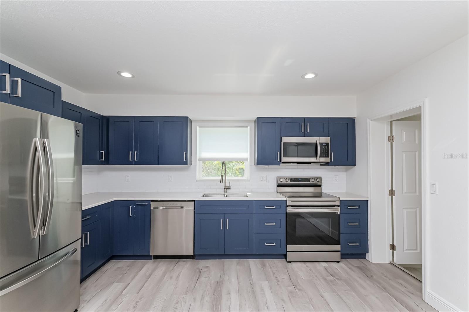 SOUTH SHADOW LAWN - Residential