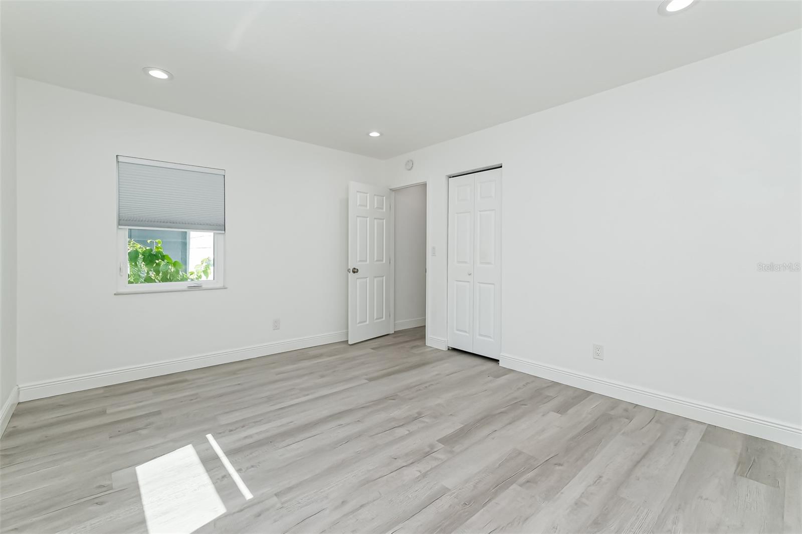 SOUTH SHADOW LAWN - Residential