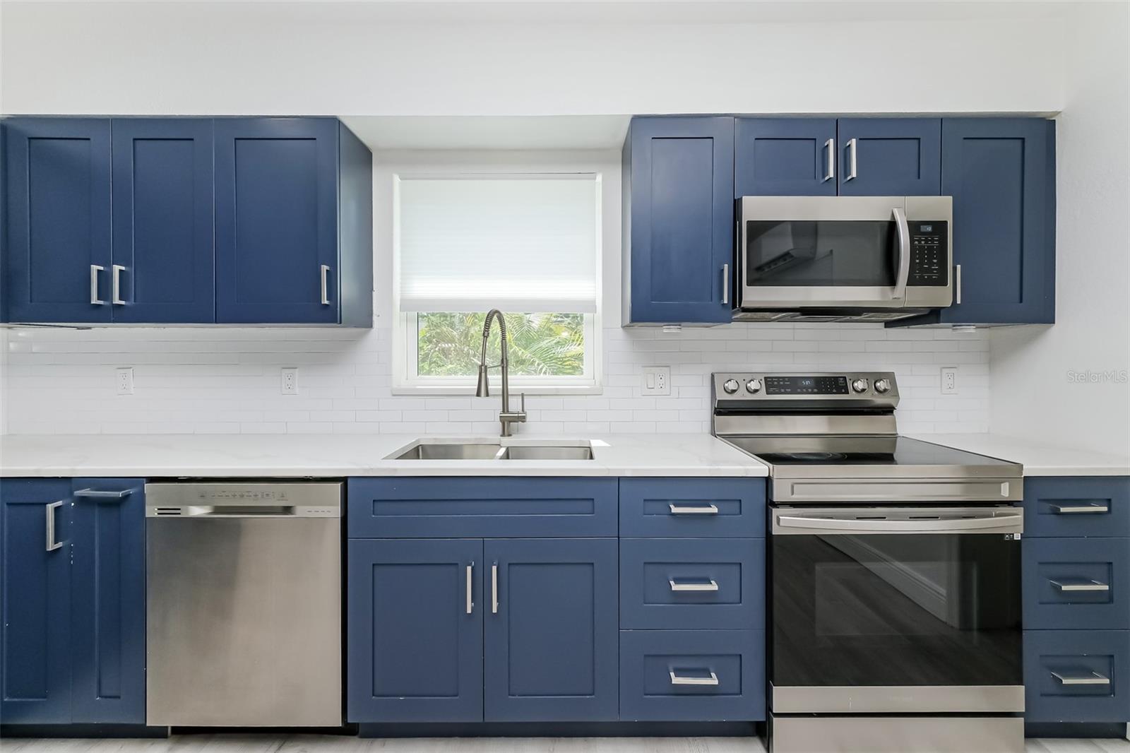 SOUTH SHADOW LAWN - Residential