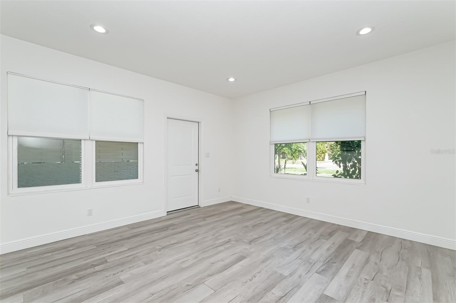 SOUTH SHADOW LAWN - Residential