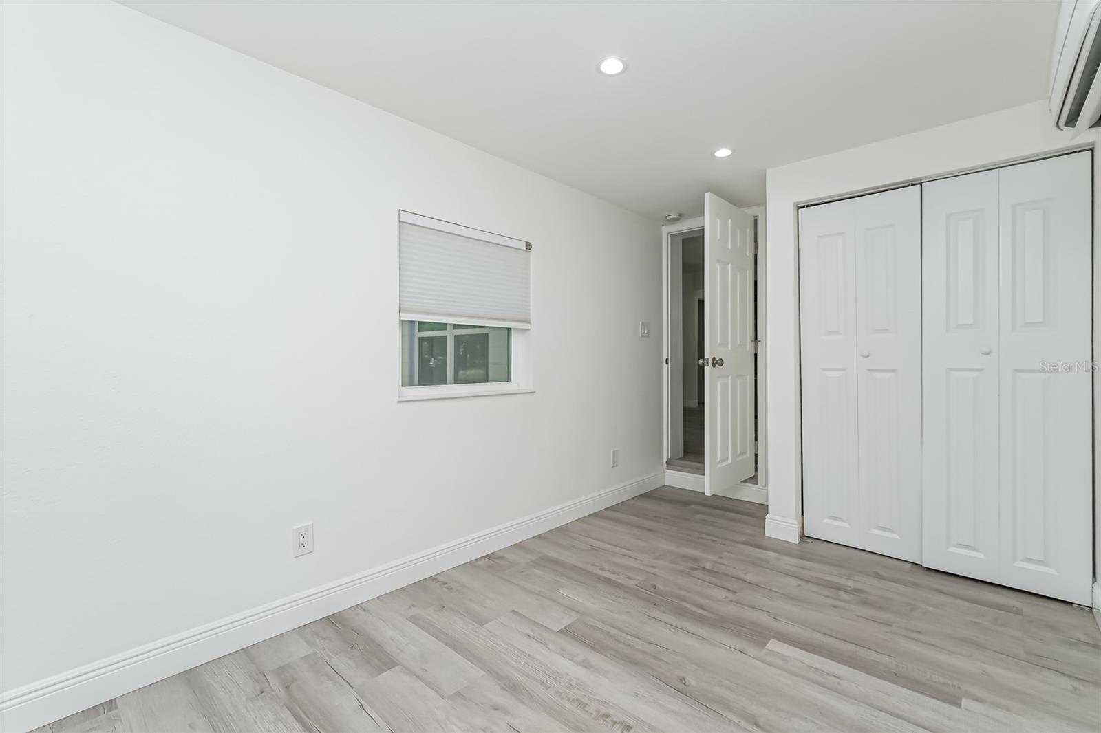 SOUTH SHADOW LAWN - Residential