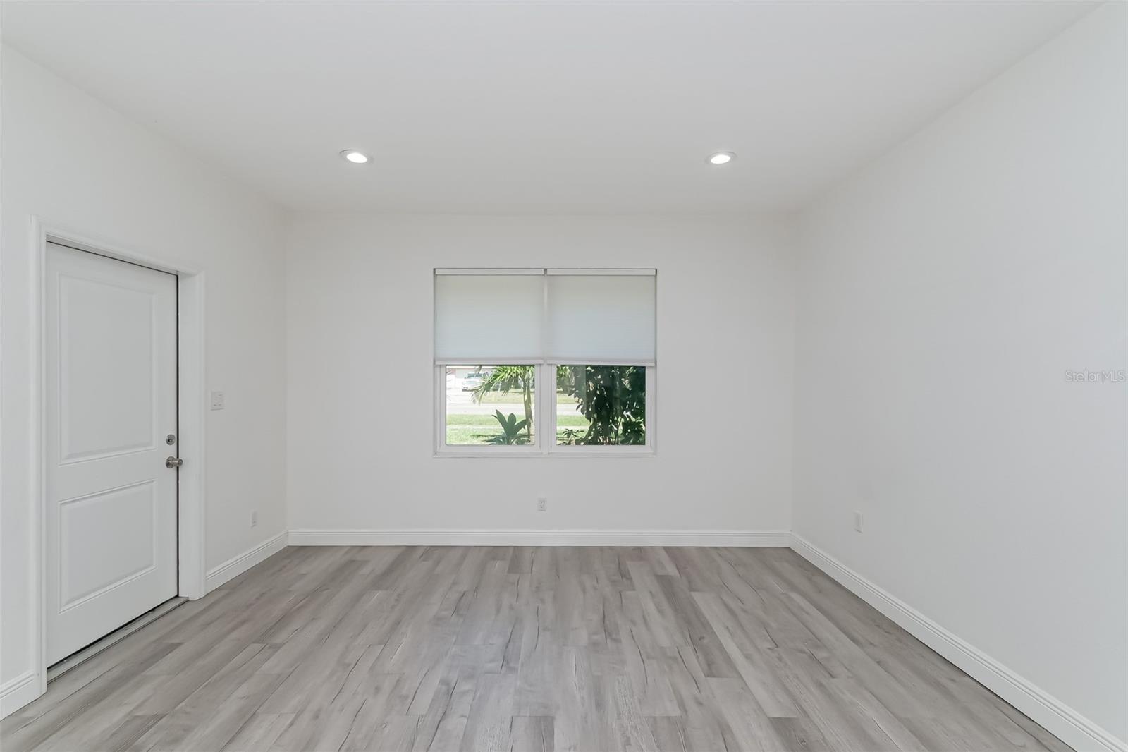 SOUTH SHADOW LAWN - Residential