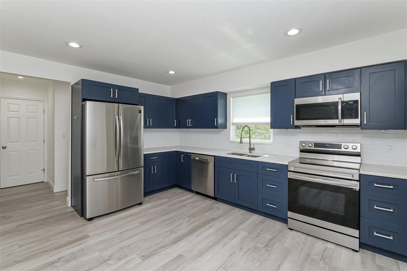 SOUTH SHADOW LAWN - Residential