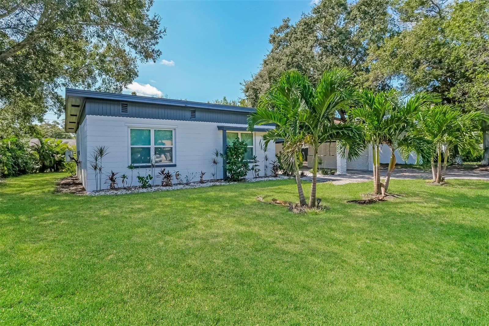 SOUTH SHADOW LAWN - Residential