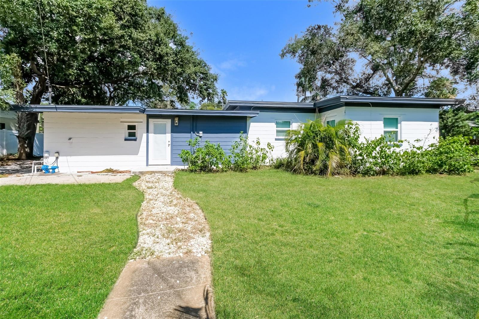 SOUTH SHADOW LAWN - Residential