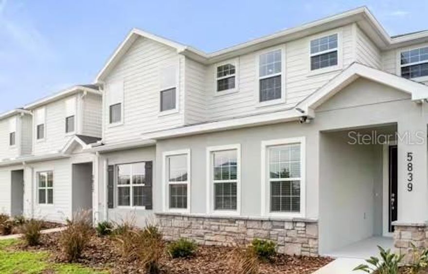 Beautiful 3 bedroom and 2.5 bathroom townhome built by Highland Homes in St. Cloud, FL.