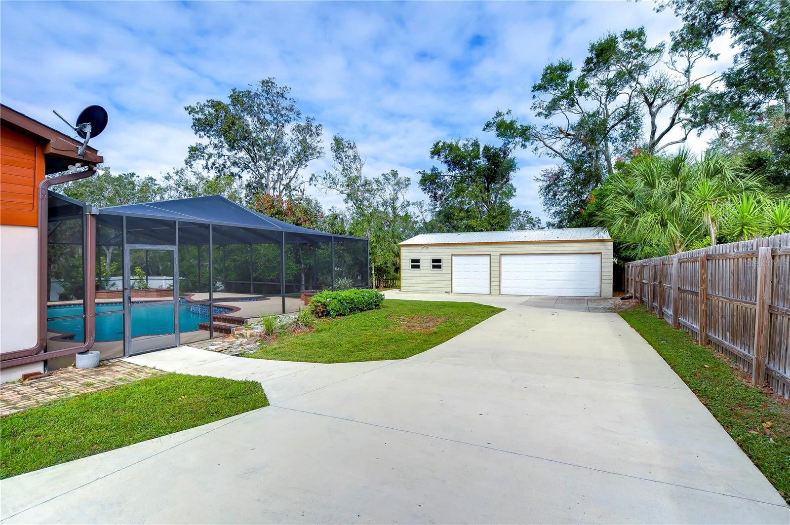 108 LAUREL TREE WAY