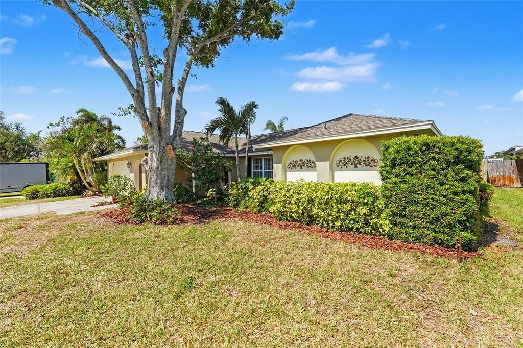 Photo of 10392 136th Street, Largo, FL 33774 (MLS # TB8503593)