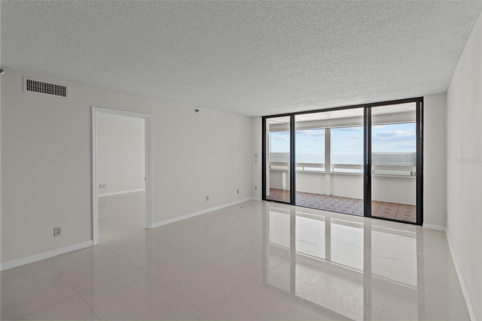 REDINGTON TOWERS 1 CONDO - Residential