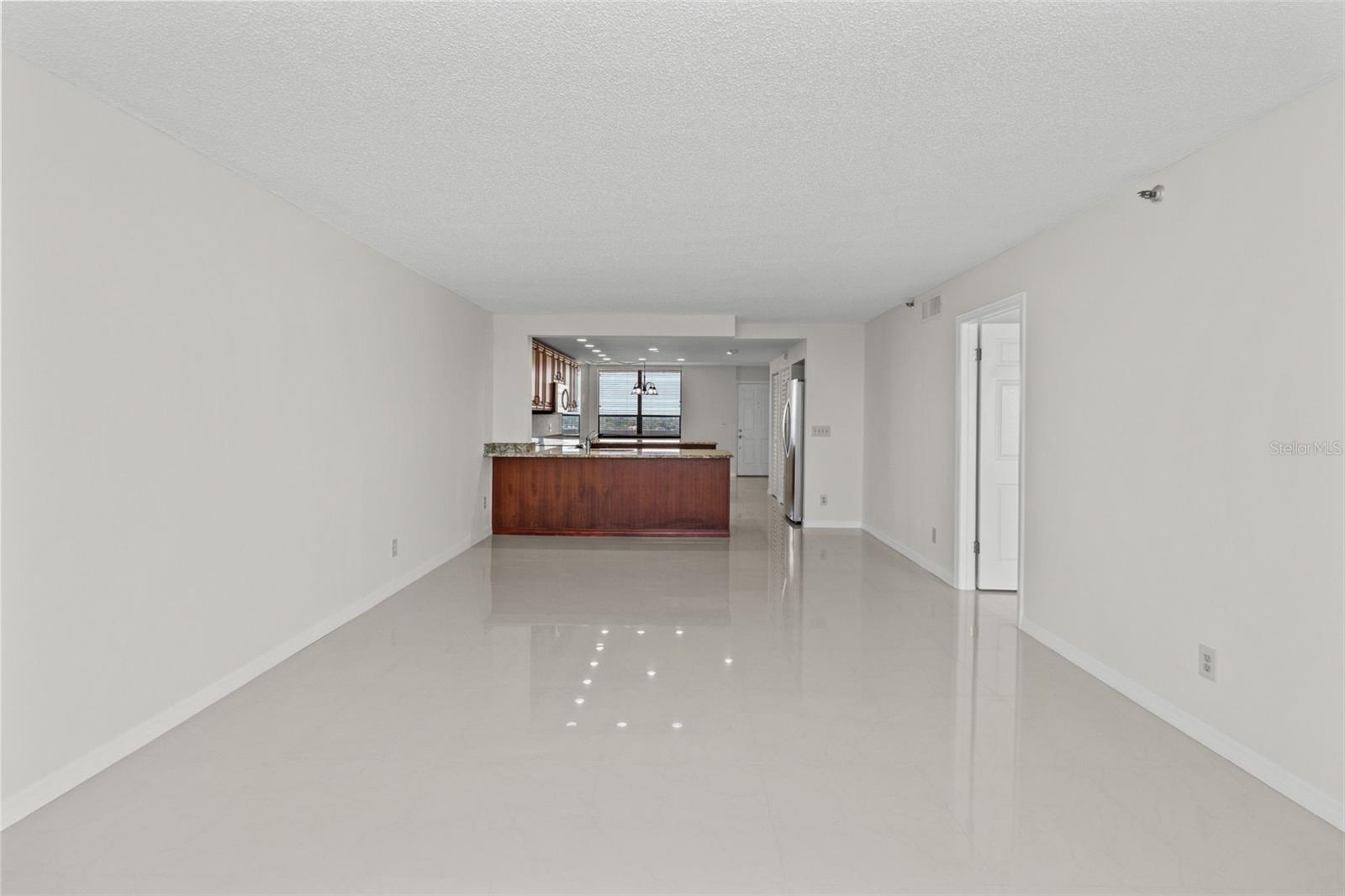 REDINGTON TOWERS 1 CONDO - Residential