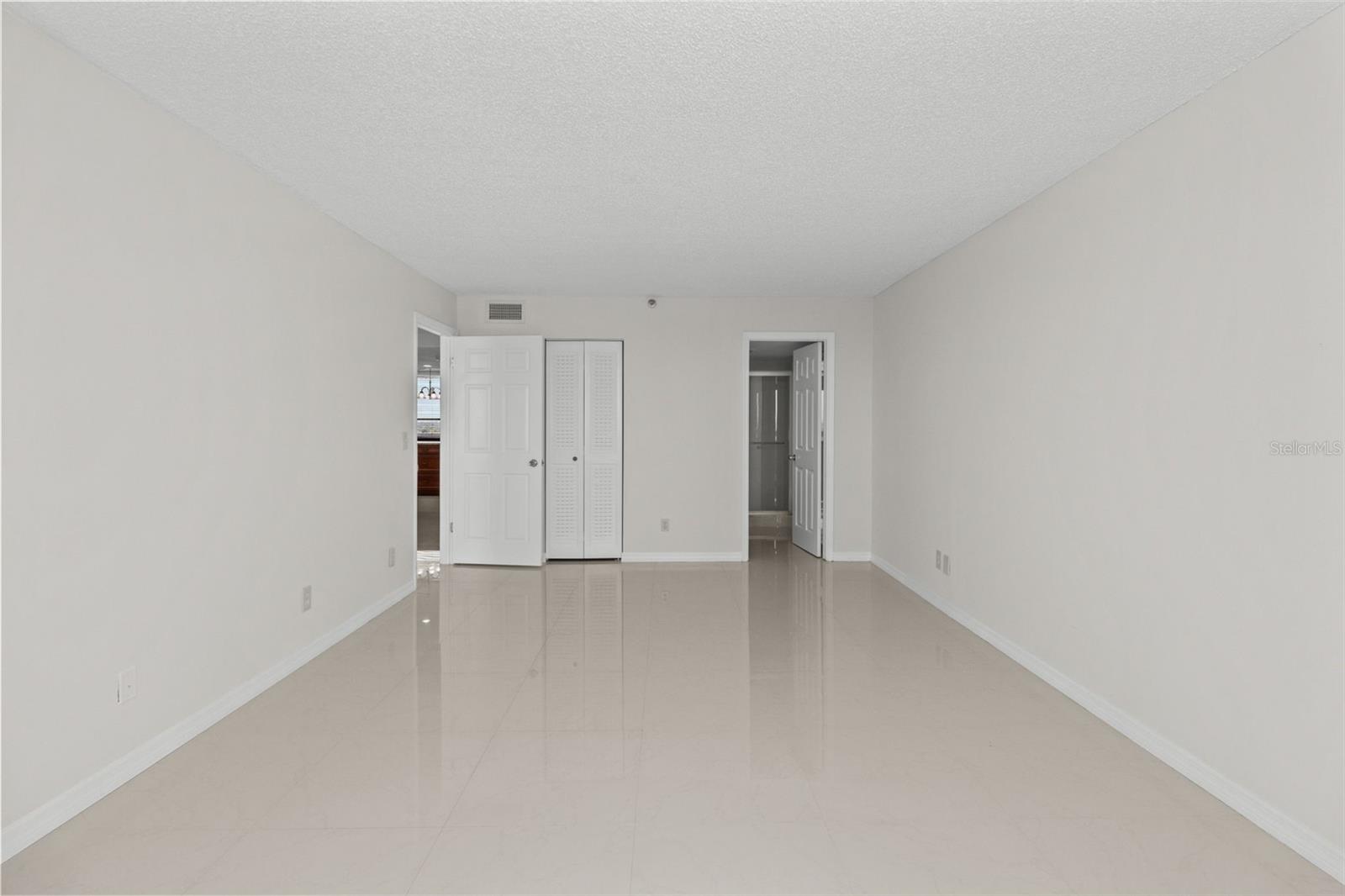 REDINGTON TOWERS 1 CONDO - Residential