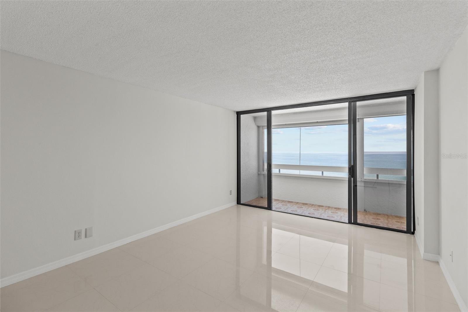 REDINGTON TOWERS 1 CONDO - Residential