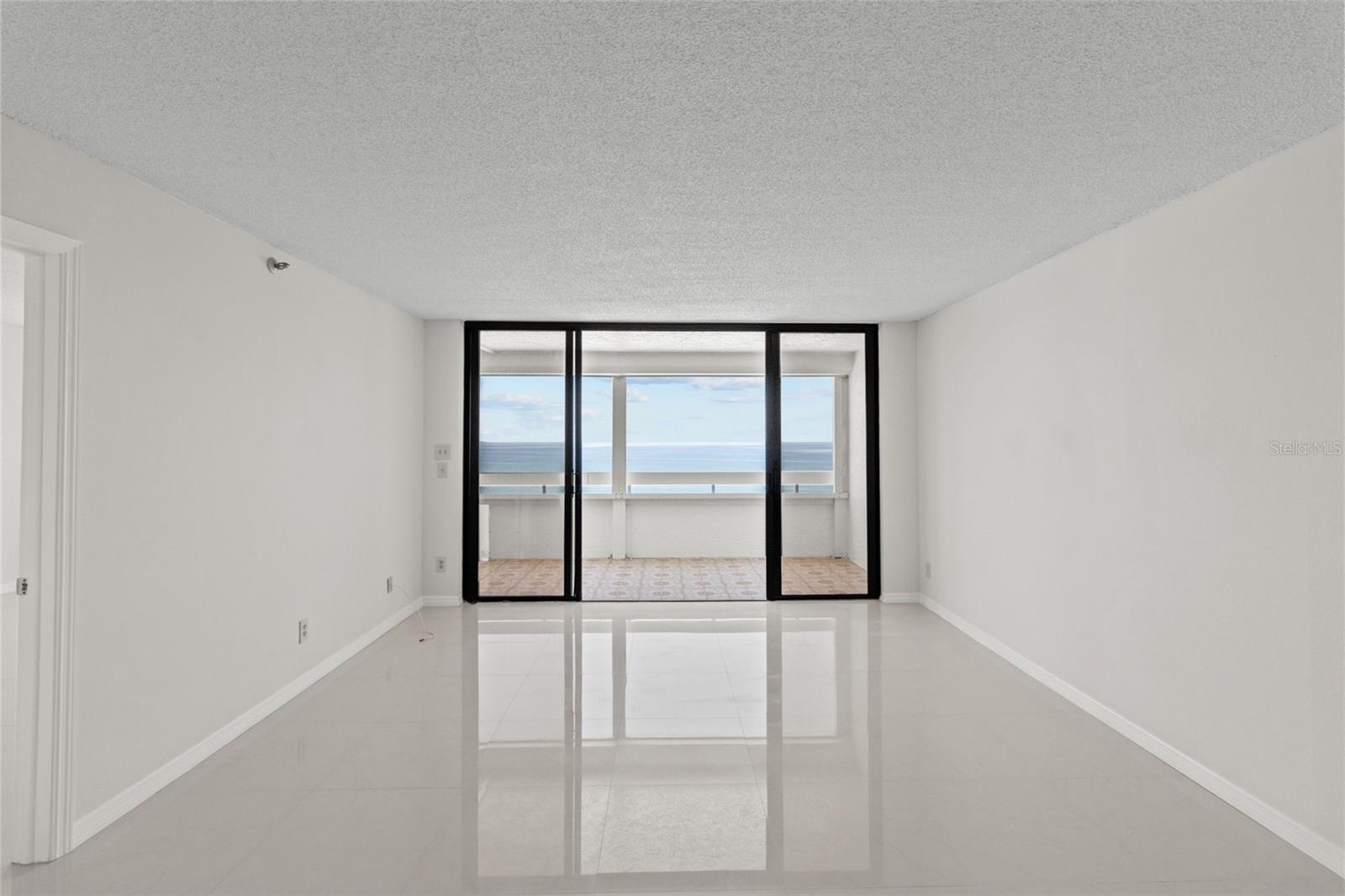 REDINGTON TOWERS 1 CONDO - Residential