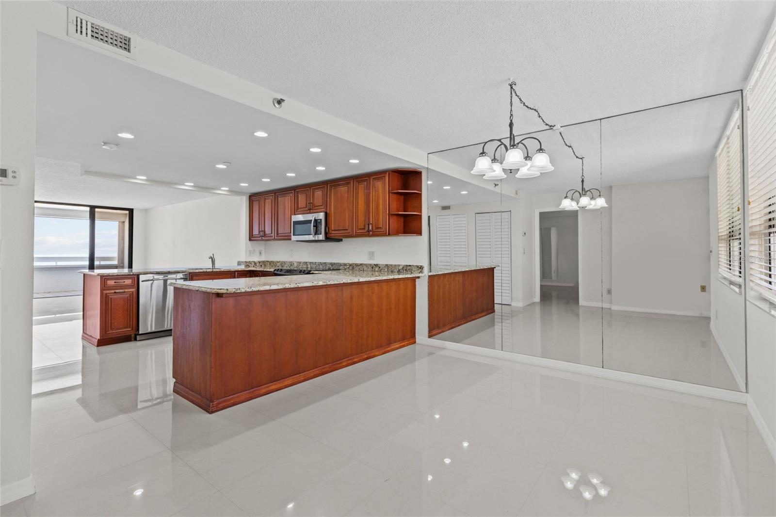 REDINGTON TOWERS 1 CONDO - Residential