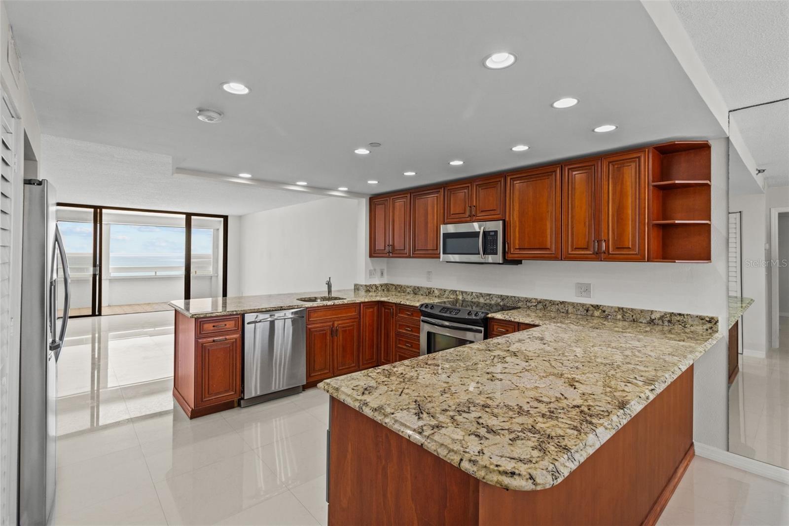 REDINGTON TOWERS 1 CONDO - Residential