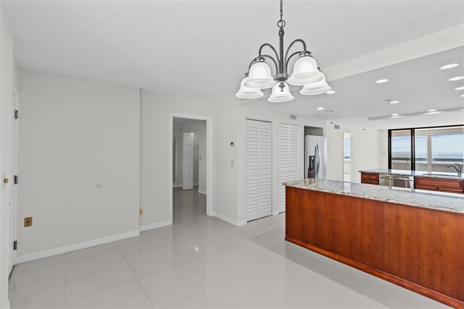 REDINGTON TOWERS 1 CONDO - Residential