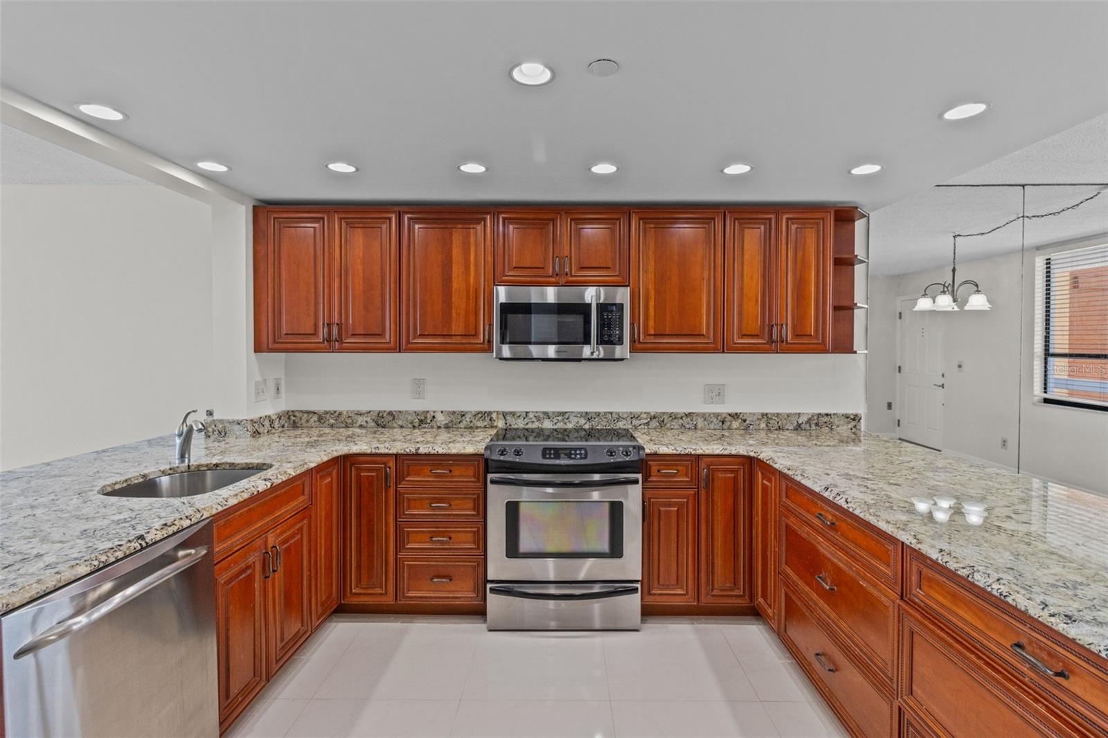 REDINGTON TOWERS 1 CONDO - Residential