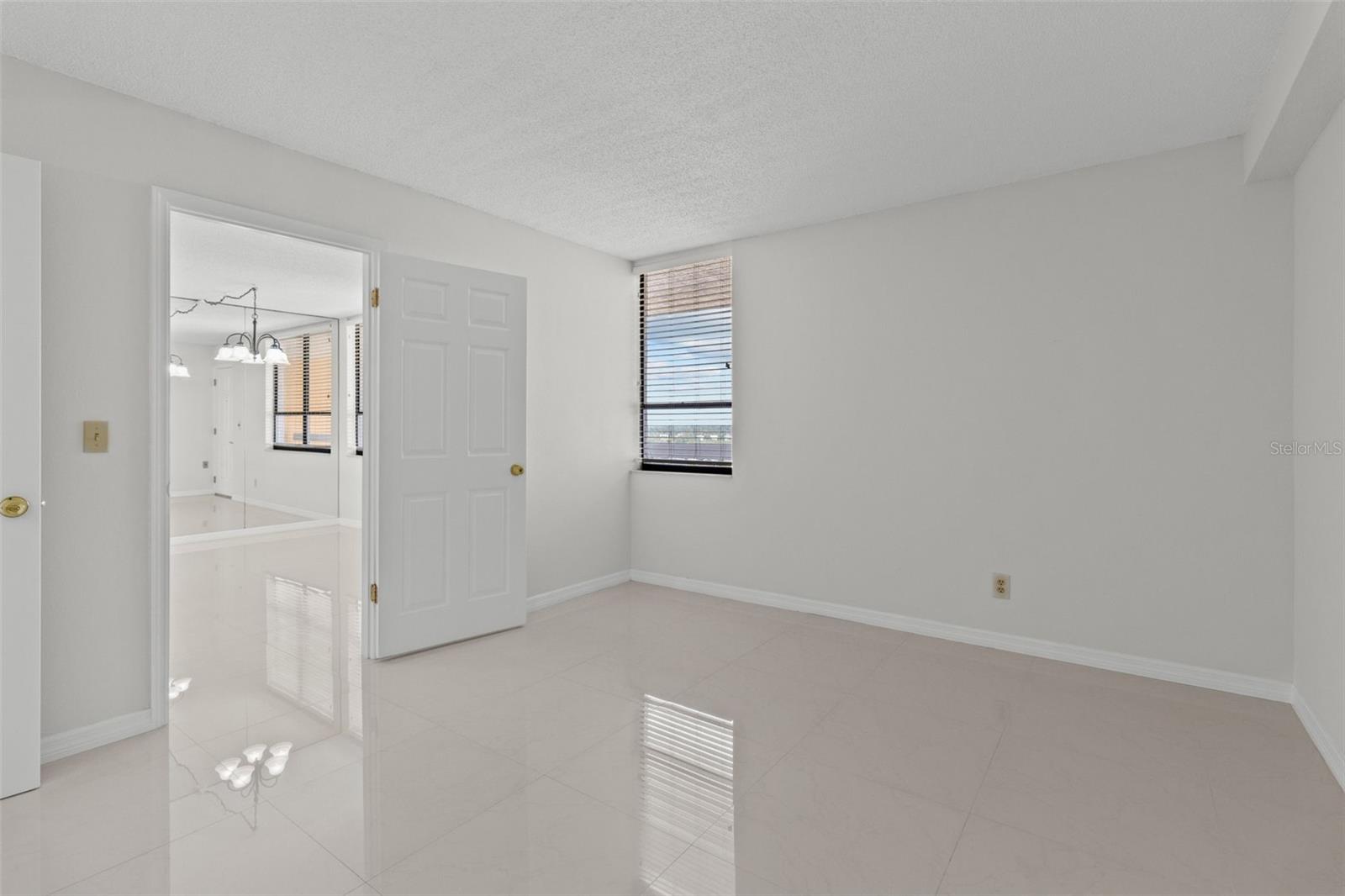 REDINGTON TOWERS 1 CONDO - Residential