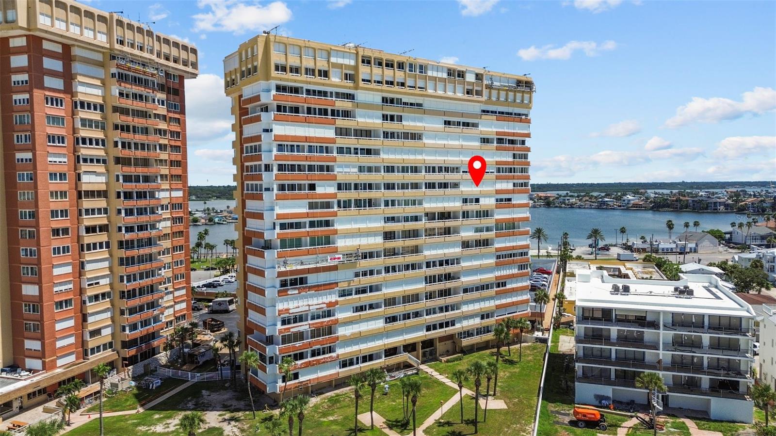REDINGTON TOWERS 1 CONDO - Residential