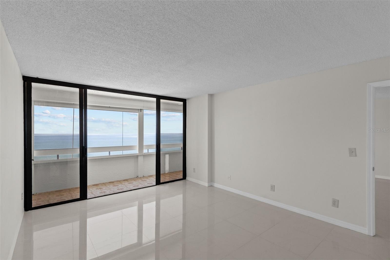 REDINGTON TOWERS 1 CONDO - Residential