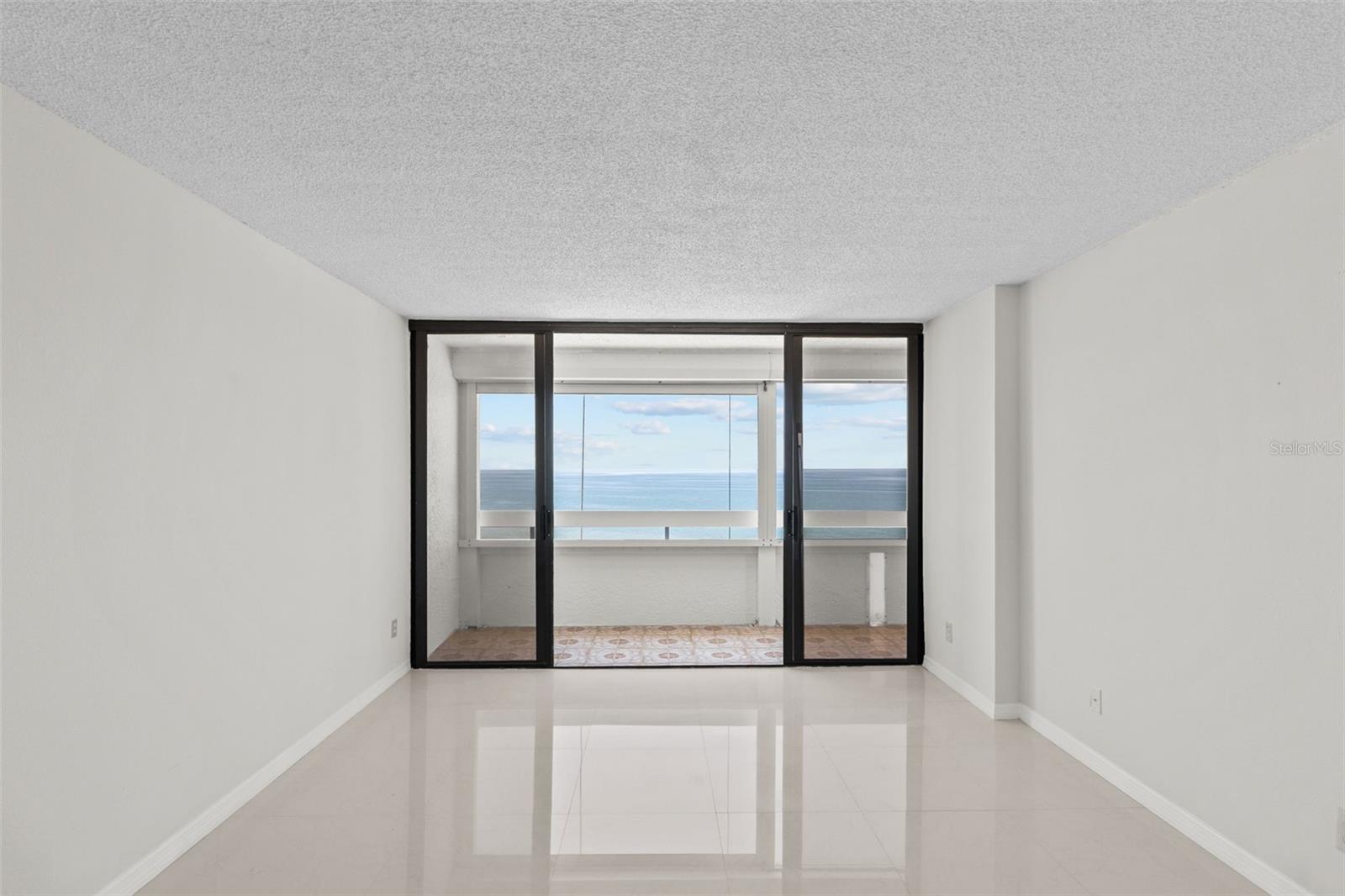 REDINGTON TOWERS 1 CONDO - Residential