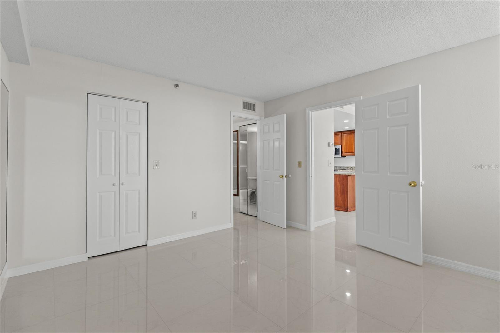 REDINGTON TOWERS 1 CONDO - Residential