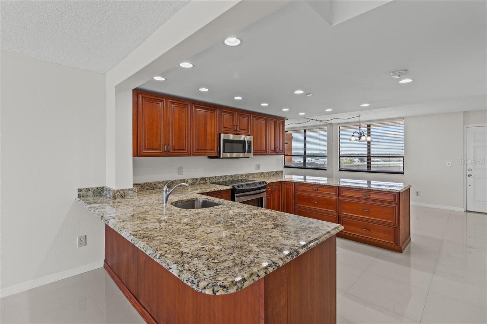 REDINGTON TOWERS 1 CONDO - Residential