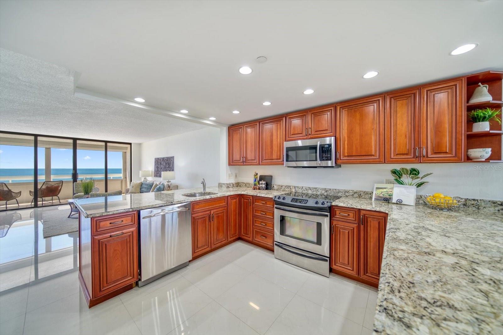 REDINGTON TOWERS 1 CONDO - Residential