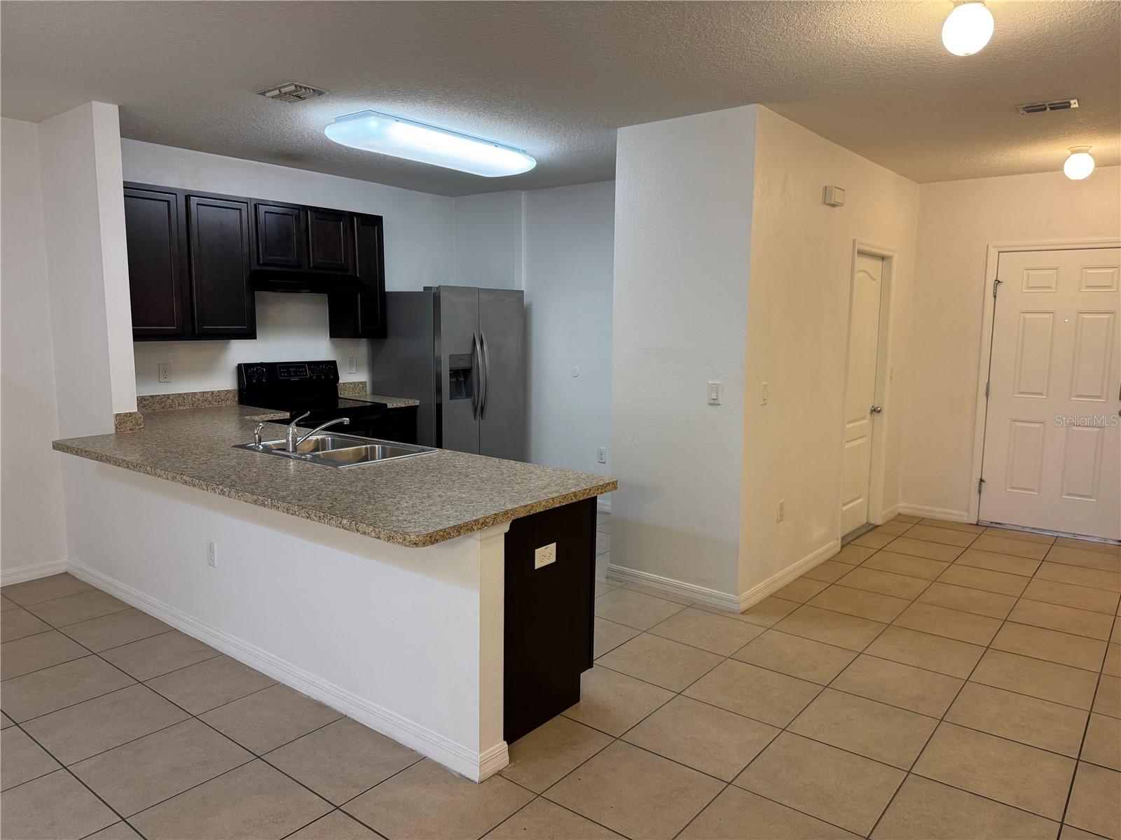 LAKE BLUFF/TOWN CENTER EAST-PH - Residential Lease