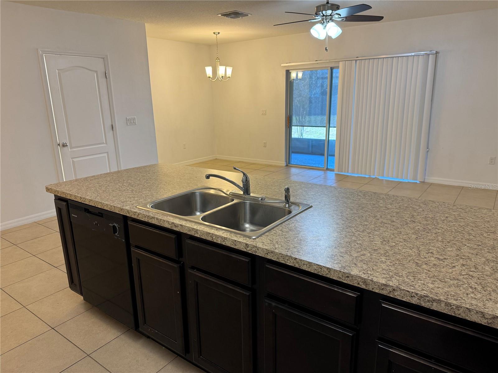 LAKE BLUFF/TOWN CENTER EAST-PH - Residential Lease