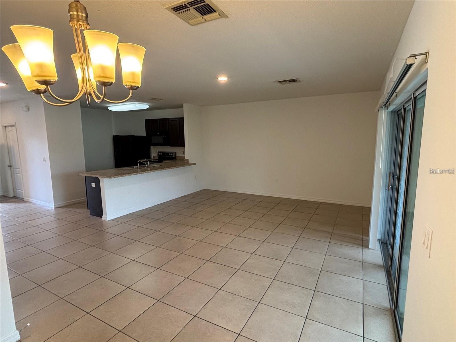 LAKE BLUFF/TOWN CENTER EAST-PH - Residential Lease