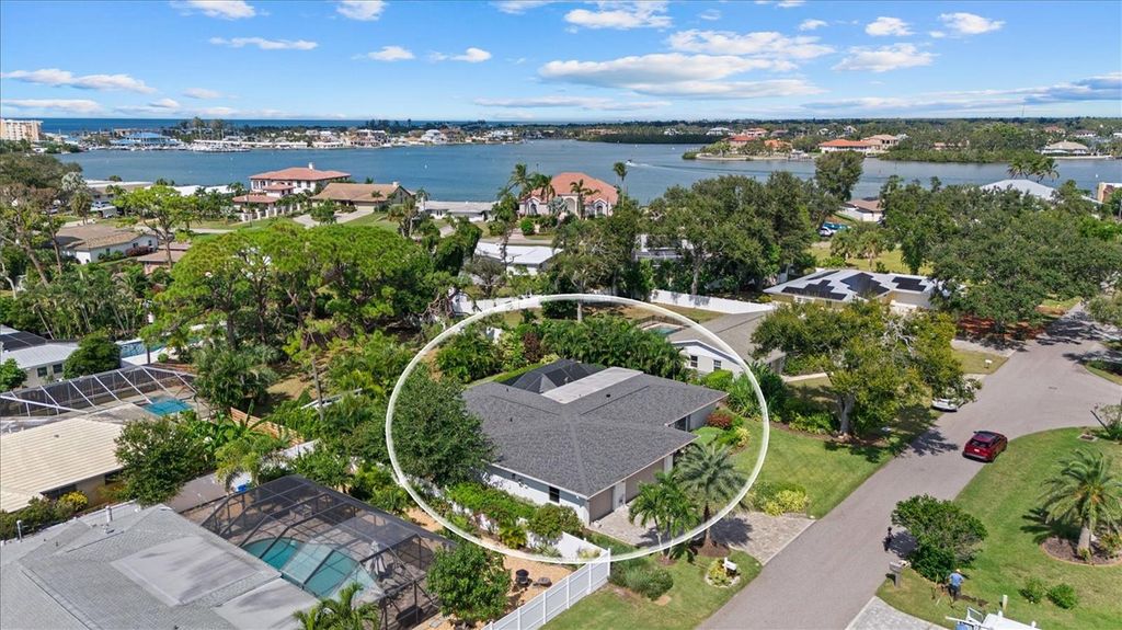 Photo of 405 Park Boulevard N, Venice, FL 34285 (MLS # N6141012)