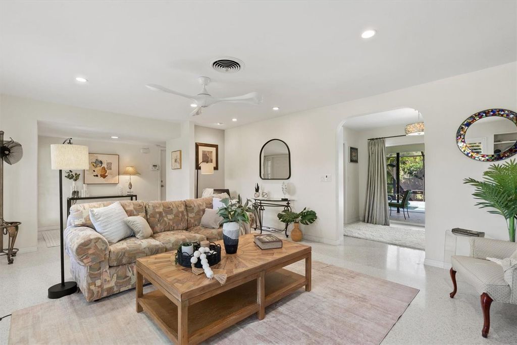 Photo of 405 Park Boulevard N, Venice, FL 34285 (MLS # N6141012)