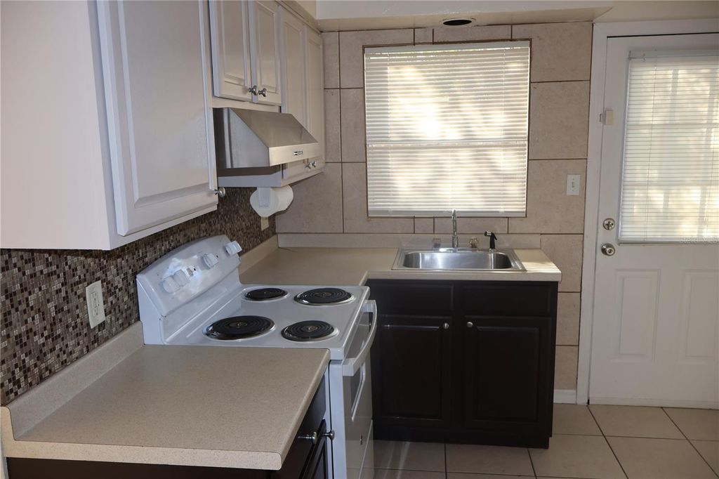 Photo of 2411 W Lemon Street #B, Tampa, FL 33609 (MLS # TB8470552)