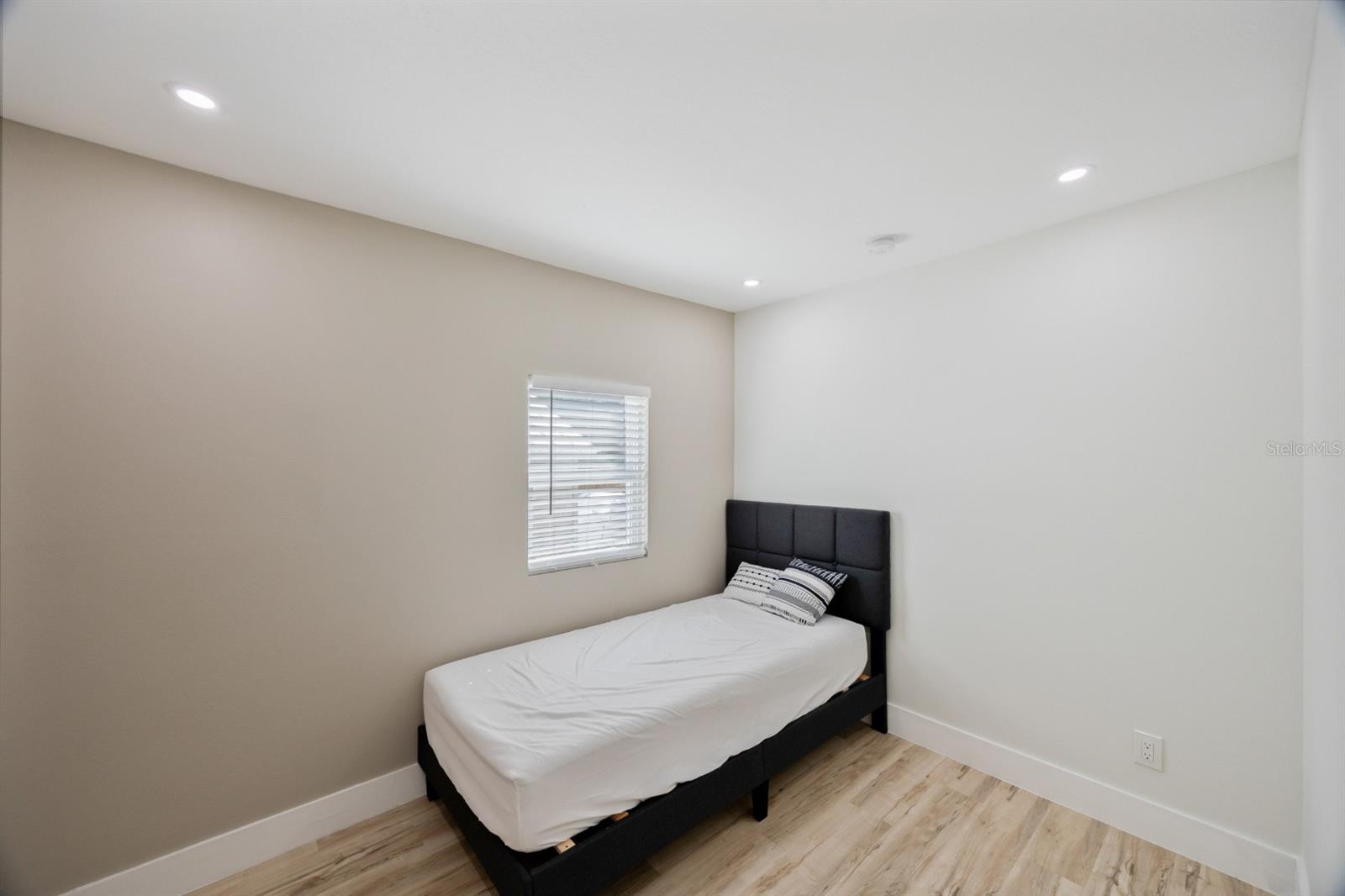 VENSETTA PARK ADD - Residential Lease