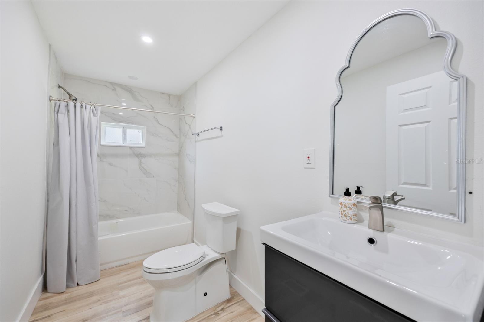 VENSETTA PARK ADD - Residential Lease