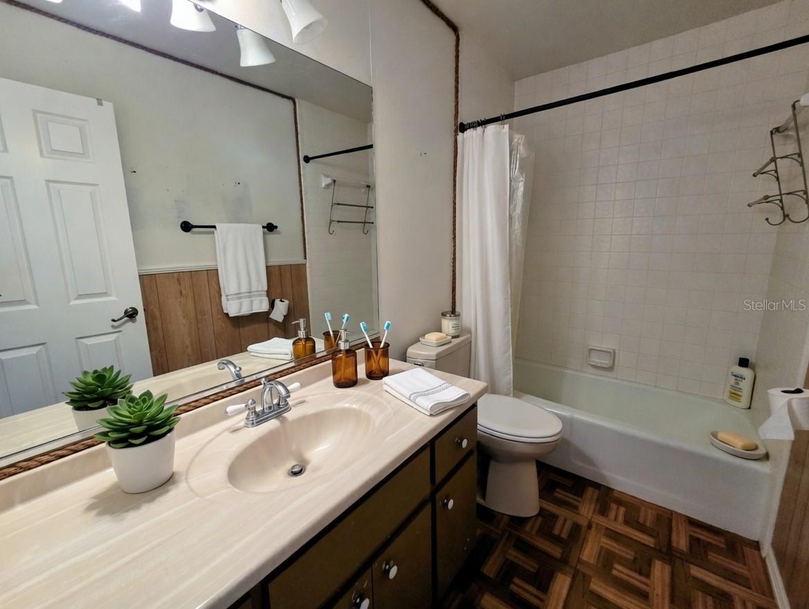 SADDLE CREEK - Residential