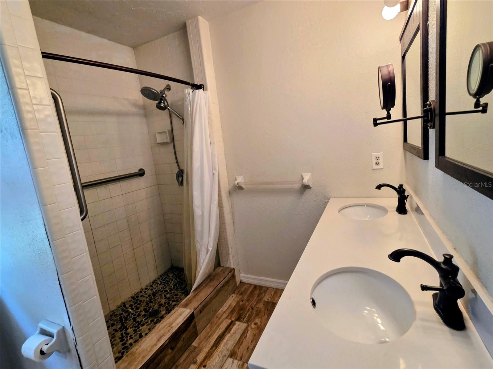 SADDLE CREEK - Residential