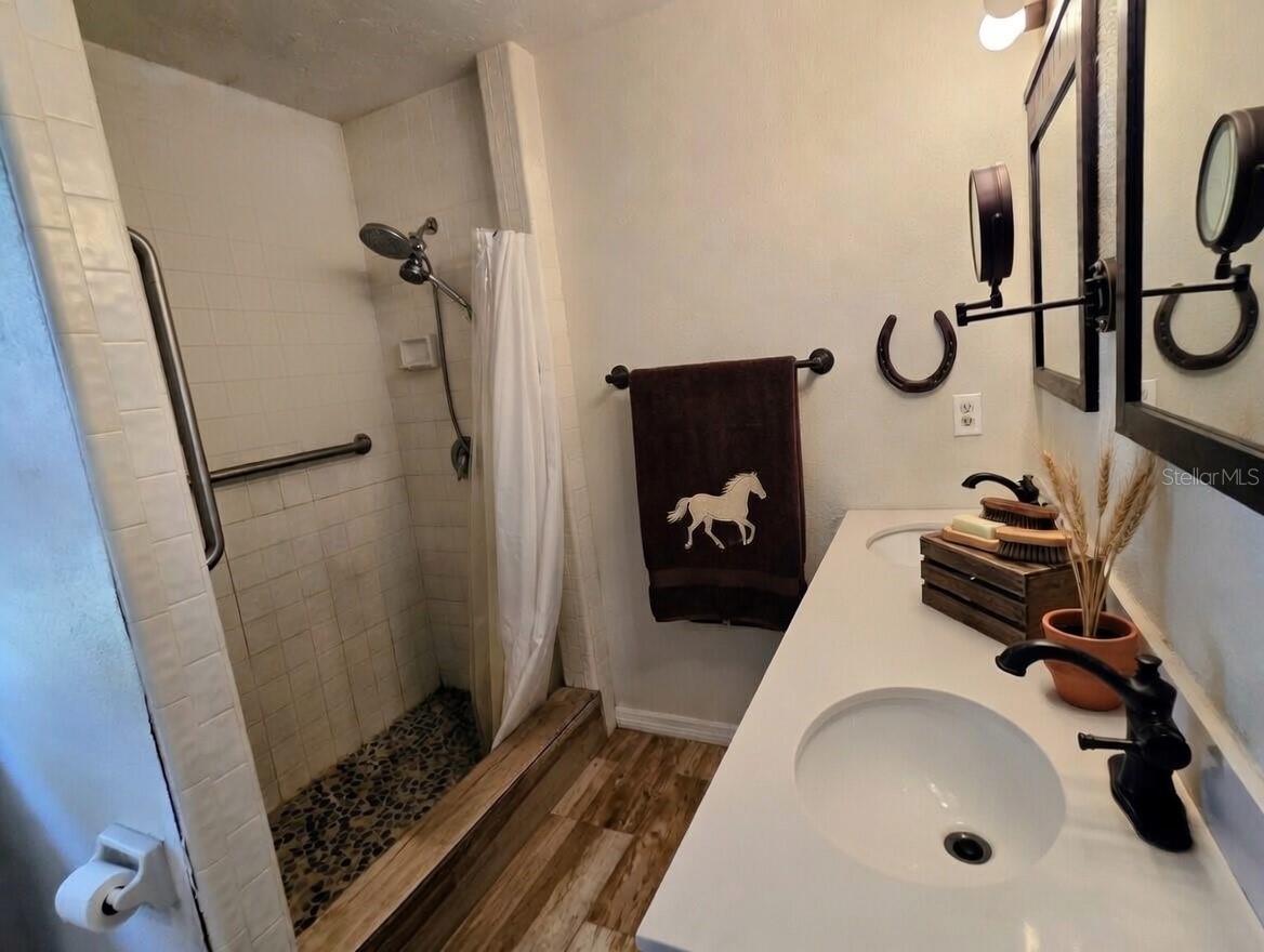 SADDLE CREEK - Residential