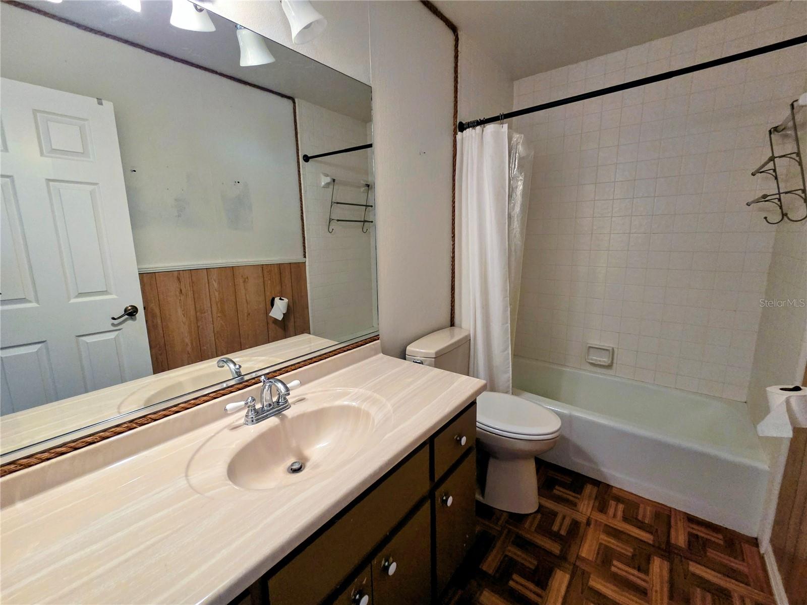 SADDLE CREEK - Residential