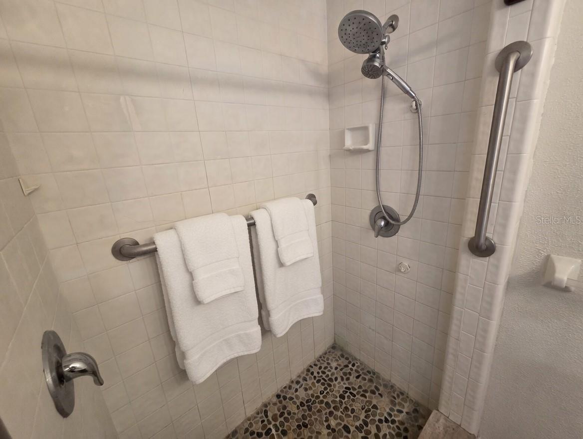 SADDLE CREEK - Residential