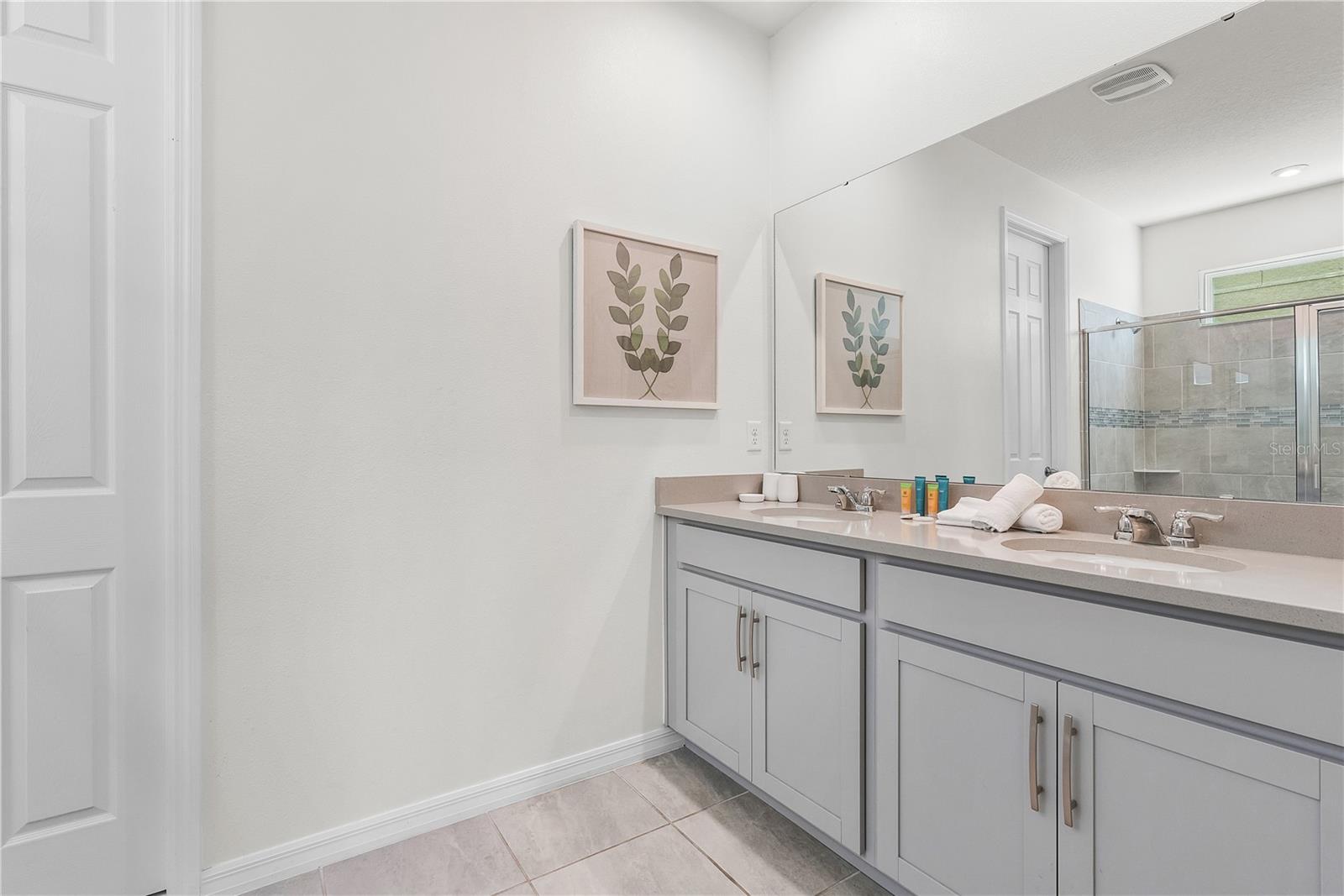 SOLARA RESIDENCE VACATION VILLAS REP - Residential