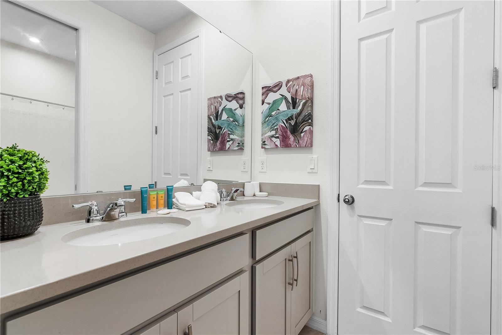 SOLARA RESIDENCE VACATION VILLAS REP - Residential