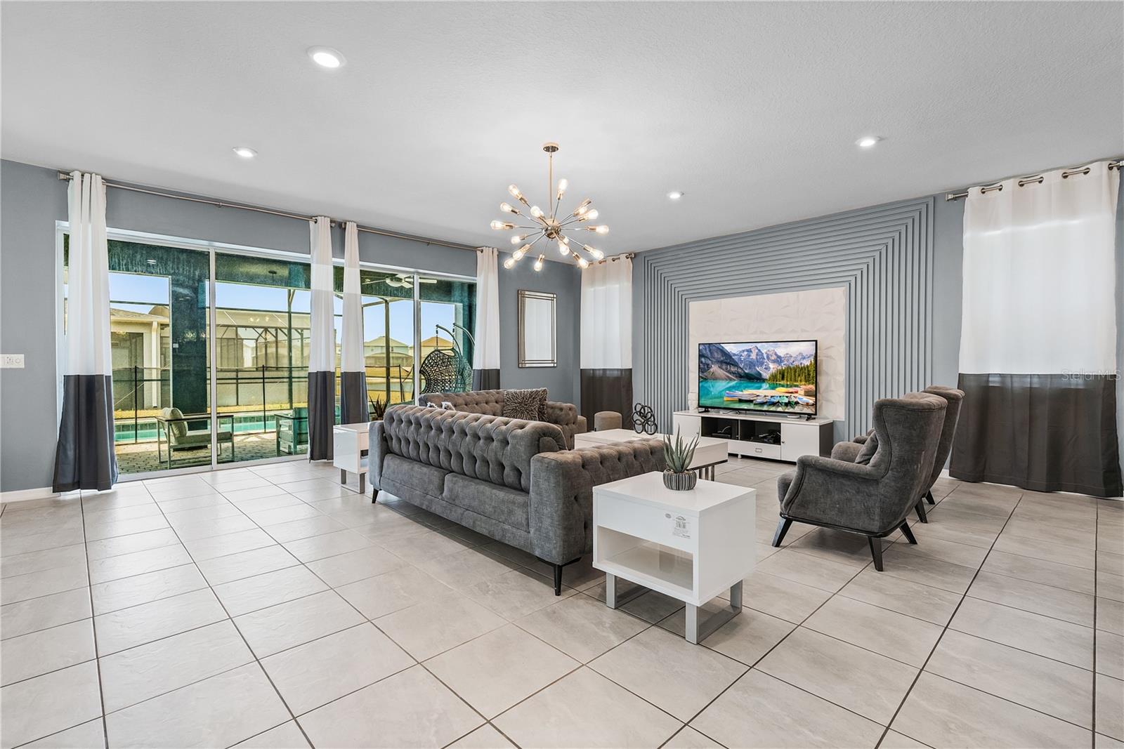 8915 TROPICAL HAVEN COURT